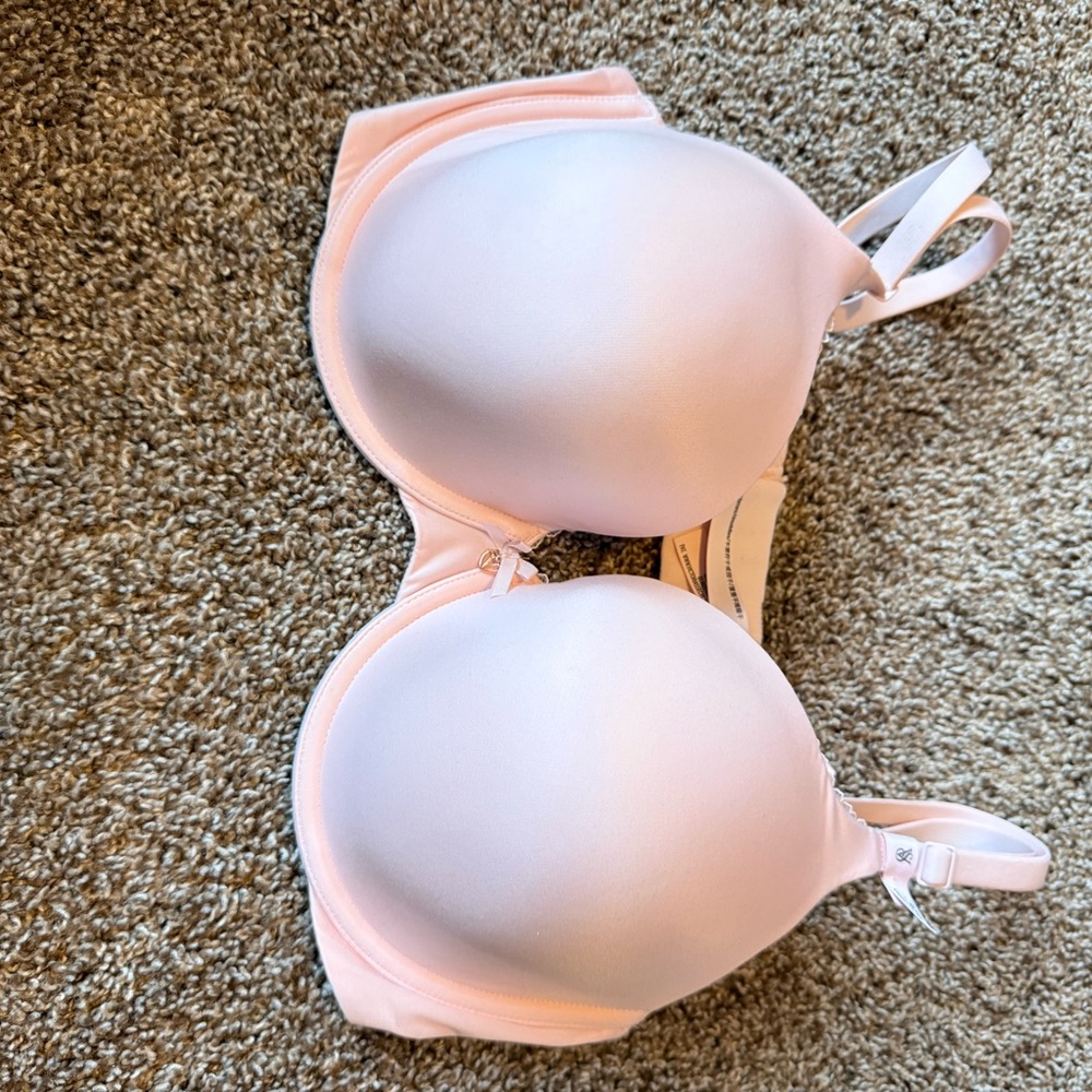 Victoria’s Secret Body by Victoria Perfect Coverage, 38D, Light Pink, NWT